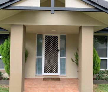 Large 4 Bedroom Home! - Photo 1