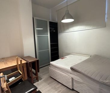 3 Bedroom Apartment To Let - Photo 1