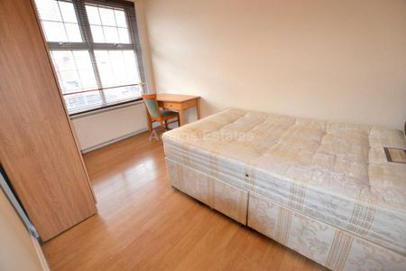 4 bedroom terraced house to rent - Photo 3