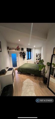 1 bedroom in a flat share to rent - Photo 5
