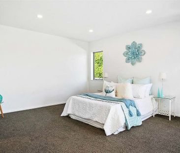 Modern home recently refreshed - Photo 6