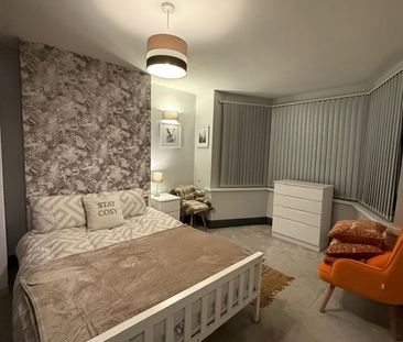Room in a Shared House, Warwick Road, B27 - Photo 1