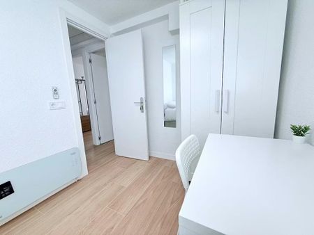 Calle del Puerto del Bruch, Madrid, Community of Madrid 28031 - Photo 3