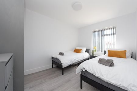 5 Bed Semi-Detached House, St Heliers Avenue, TW3 - Photo 5
