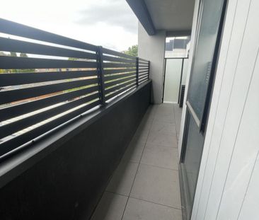 Stylish Apartment for Rental in the Heart of Carnegie - Photo 2