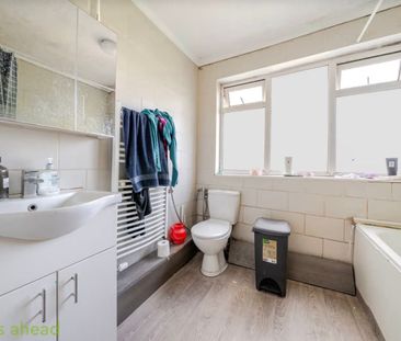 5 Bed Terraced House, Lower Addiscombe Road, CR0 - Photo 6