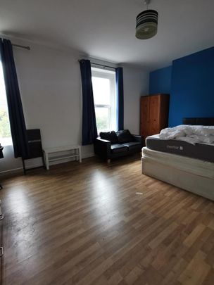 3 bedroom flat to rent - Photo 1