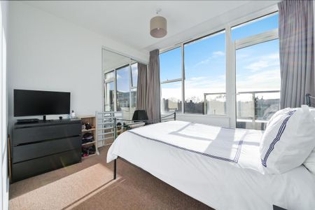 A stylish and contemporary one bedroom apartment with a private balcony, set on the fourth floor of the sought after Vintry Court. - Photo 5