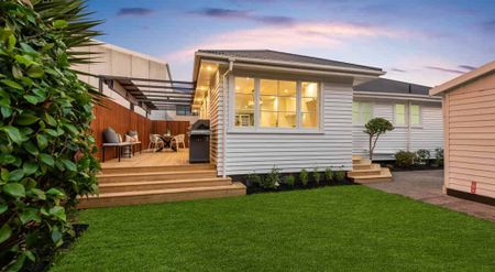 Fully Renovated Home - Photo 3