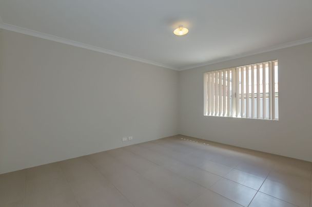 Spacious Family Home in a Prime Location! - Photo 1