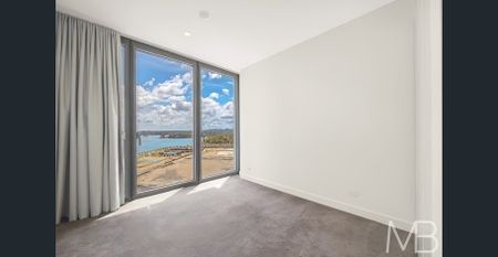 LUXURIOUS APARTMENT WITH GARDEN & WATER VIEWS AT ONE SYDNEY HARBOUR - Photo 3