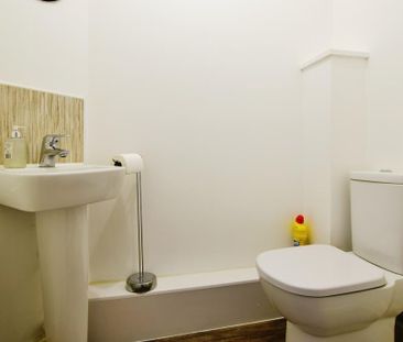 2 bedroom end of terrace house to rent - Photo 4