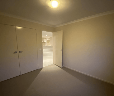 Modern 4-Bedroom Family Living in Manor Lakes! Dual Climate Control... - Photo 4