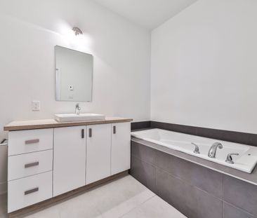 430 Rue Notre-Dame, app.201, J6A 2T4, Repentigny - Photo 1