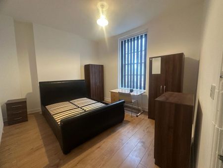 4 bedroom flat to rent - Photo 4