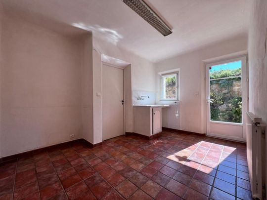 maison 5 pièces 141m2 MARSEILLE 13EME 2 725 euros - Photo 1