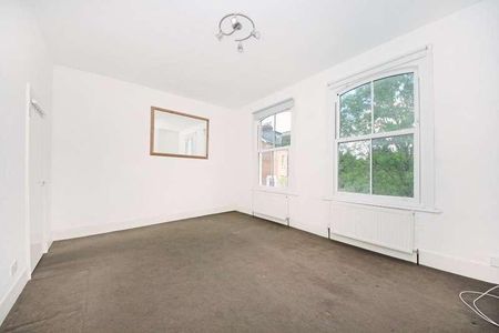 Avenue Road, W3 - Photo 3