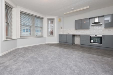 1 bed flat to rent in Fir Vale Road, Bournemouth, BH1 - Photo 2