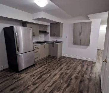 For Lease - 209 Harding Park Street, Newmarket, Ontario - Photo 4