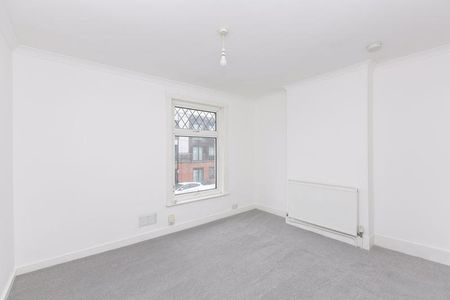 2 bedroom end of terrace house to rent - Photo 5