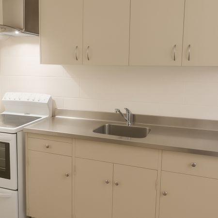 One Bedroom Unit Near shopping centre - Photo 4