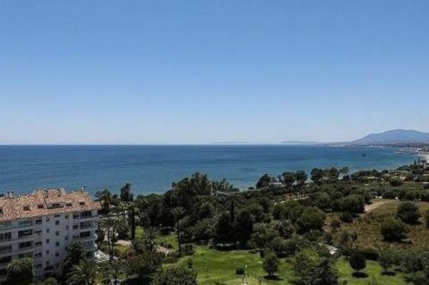 2 bedroom luxury Apartment for rent in Marbella Del Este, Andalusia - Photo 1