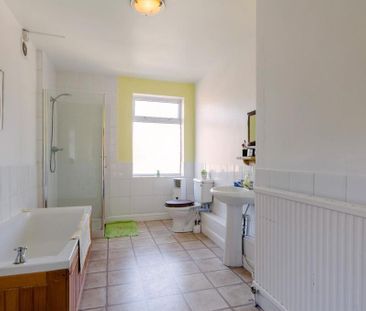 4 bedroom flat to rent - Photo 1