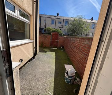 3 Bed Terraced House, Hampden St, OL10 - Photo 5