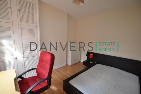 4 bedroom end of terrace house to rent - Photo 3