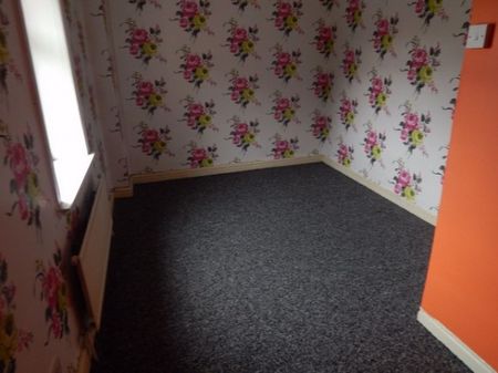 2 Bed - Great Northern Street, Near Town Centre, Huddersfield - Photo 5