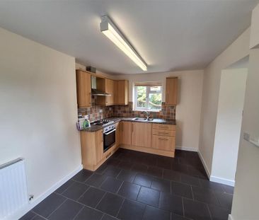 3 bedroom semi-detached house to rent - Photo 4