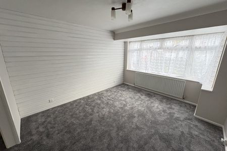 Melvyn Close - Photo 2