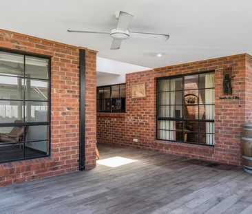 5 BEDROOM HOME - Photo 3