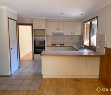 36 Jerilderie Drive, Berwick, Vic 3806 - Photo 3