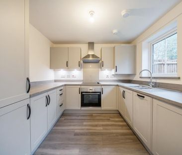 3 bedroom semi-detached house to rent - Photo 5