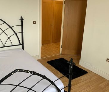 Room in a Shared Flat, Wards Wharf Approach, E16 - Photo 2