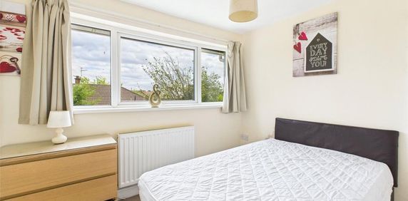 1 bedroom in a house share to rent - Photo 2