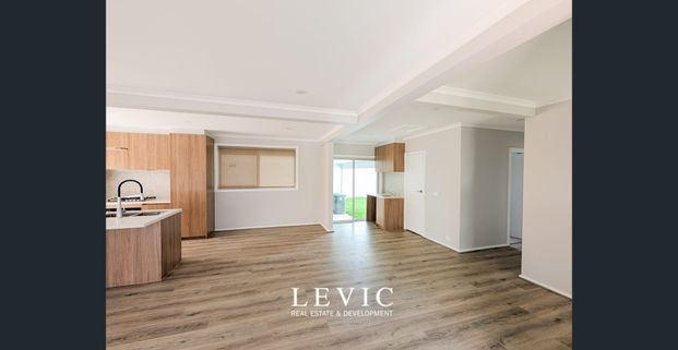 Bayswater home for renting - Photo 1