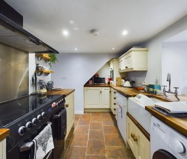15 Arthur Street, Hillsborough, BT26 6AP - Photo 2