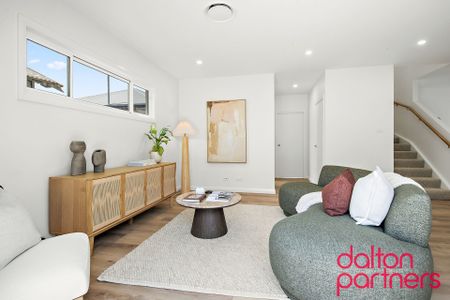 EXECUTIVE LIVING IN PRIME LOCATION - Photo 2