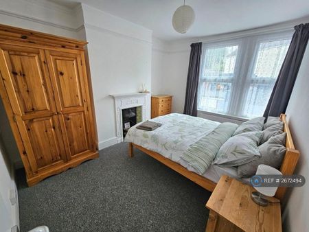 1 bedroom in a house share to rent - Photo 5