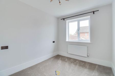 3 bedroom semi-detached house to rent - Photo 4