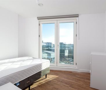 3 bedroom flat to rent - Photo 4