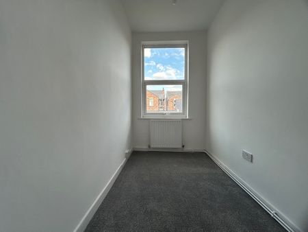 3 Bed Terraced House, Burford Road, NG7 - Photo 2