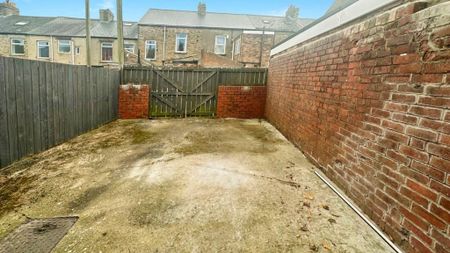 2 bedroom terraced house to rent - Photo 4