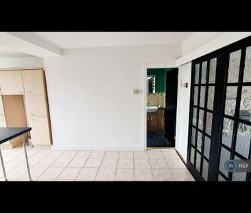 3 bedroom terraced house to rent - Photo 6