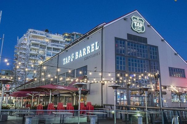 Penthouse Studio Apartment | Undrg. Parking | Storage | Views. - Photo 1