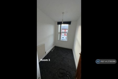 4 bedroom terraced house to rent - Photo 4