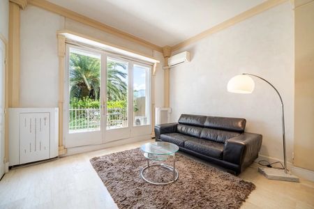 Location Appartement 3 pièces 74m² NICE 06000 - Photo 2