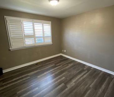 For Lease - 212 Lee Avenue, Whitby, Ontario - Photo 3